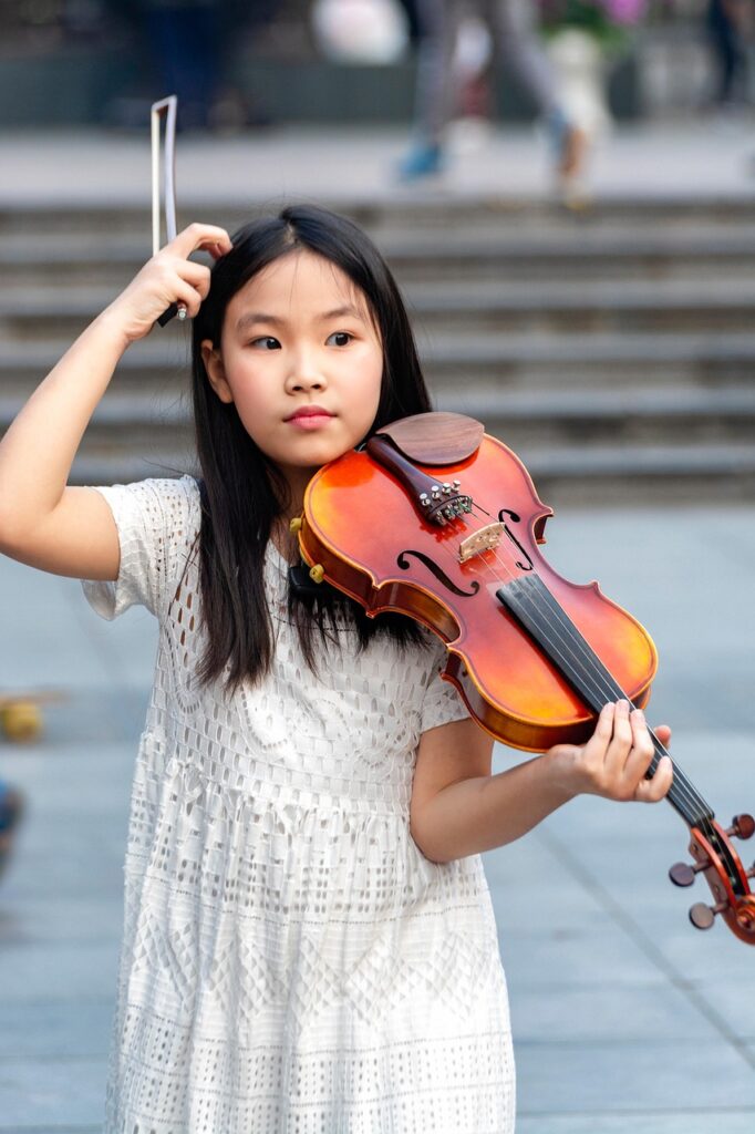 girl, violin, musician, hanoi street, street, innocence, innocent, fun, child, vietnam